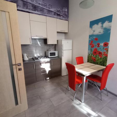 Apartment On Khorvatska Street ลวีฟ ภายนอก รูปภาพ