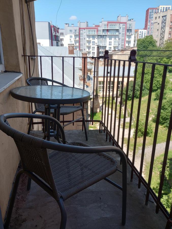 Apartment On Khorvatska Street ลวีฟ ภายนอก รูปภาพ