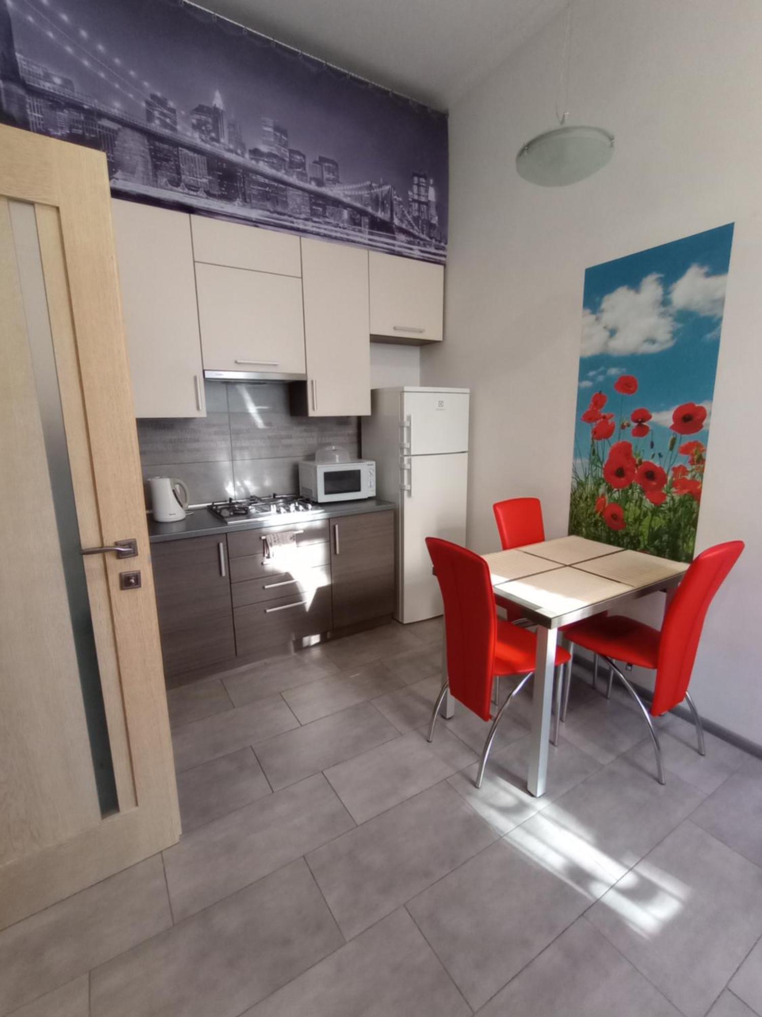 Apartment On Khorvatska Street ลวีฟ ภายนอก รูปภาพ
