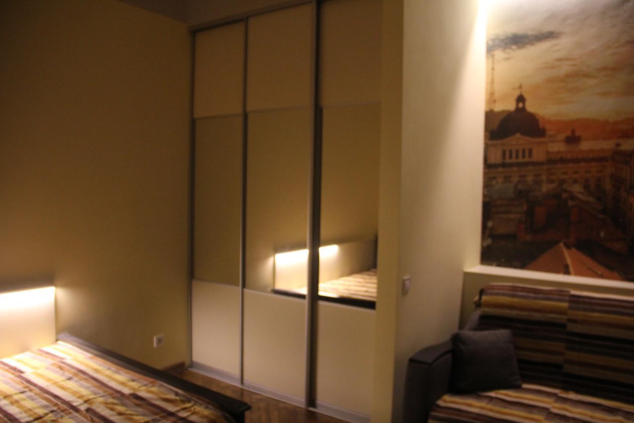 Apartment On Khorvatska Street ลวีฟ ภายนอก รูปภาพ