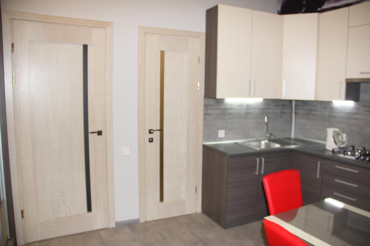 Apartment On Khorvatska Street ลวีฟ ภายนอก รูปภาพ