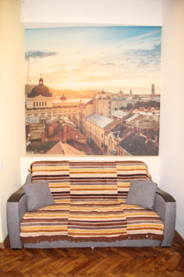 Apartment On Khorvatska Street ลวีฟ ภายนอก รูปภาพ