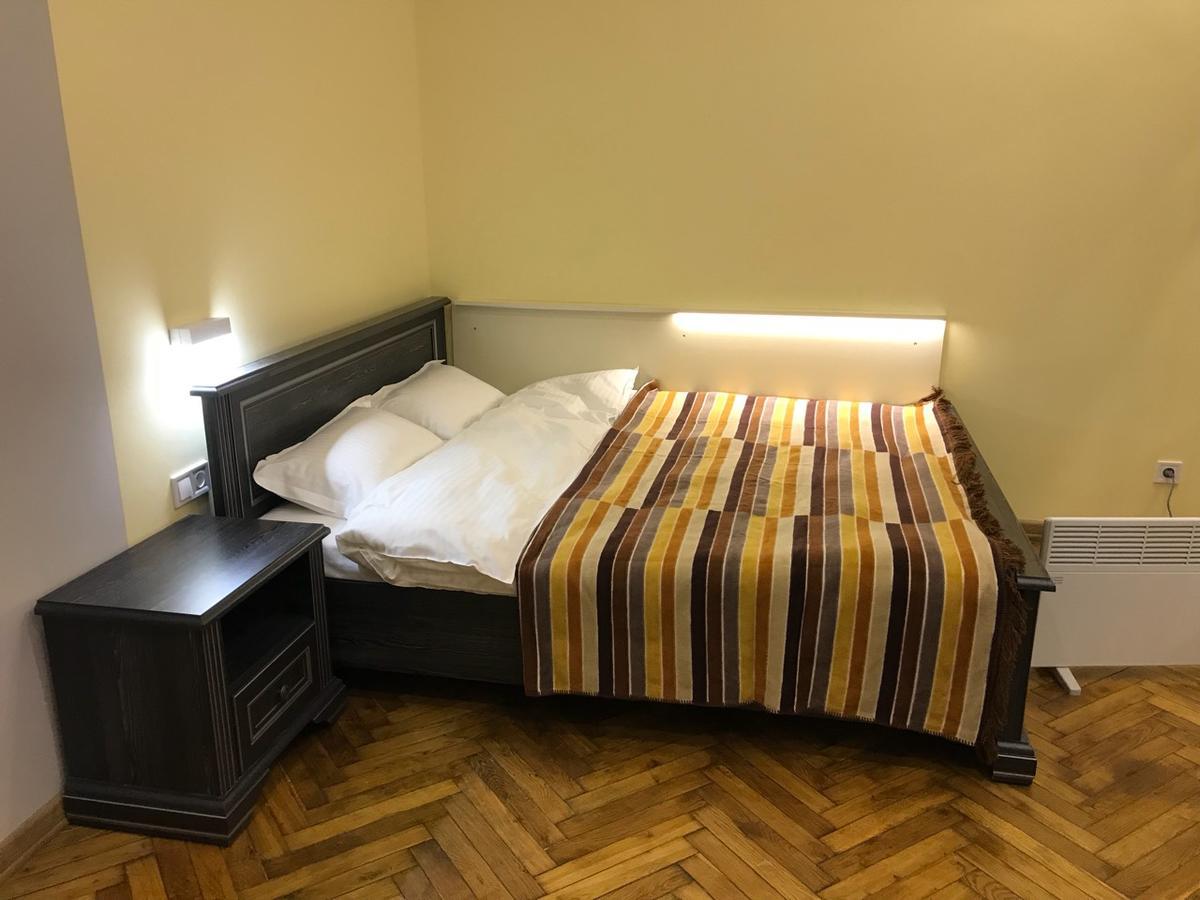 Apartment On Khorvatska Street ลวีฟ ภายนอก รูปภาพ