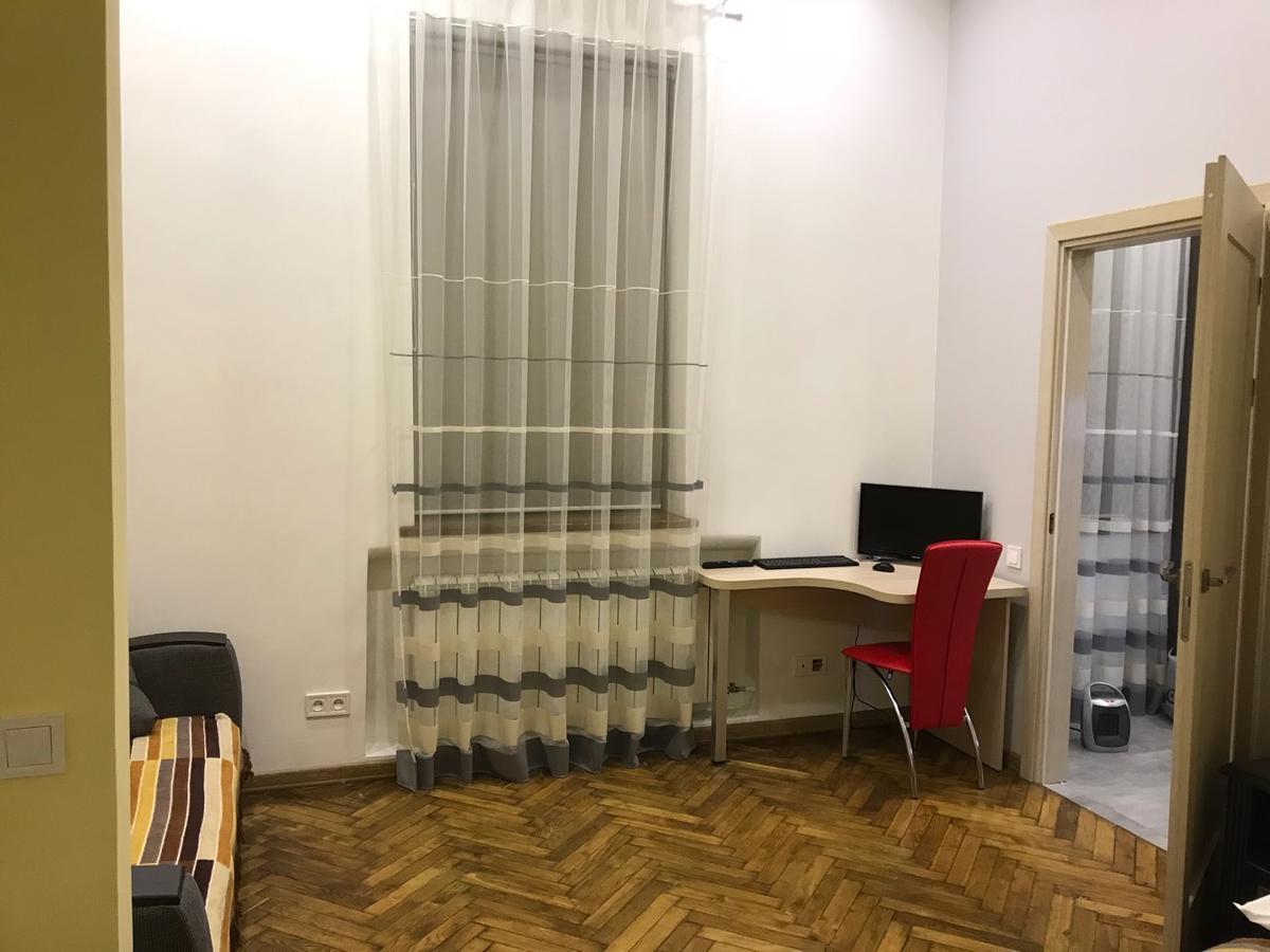 Apartment On Khorvatska Street ลวีฟ ภายนอก รูปภาพ