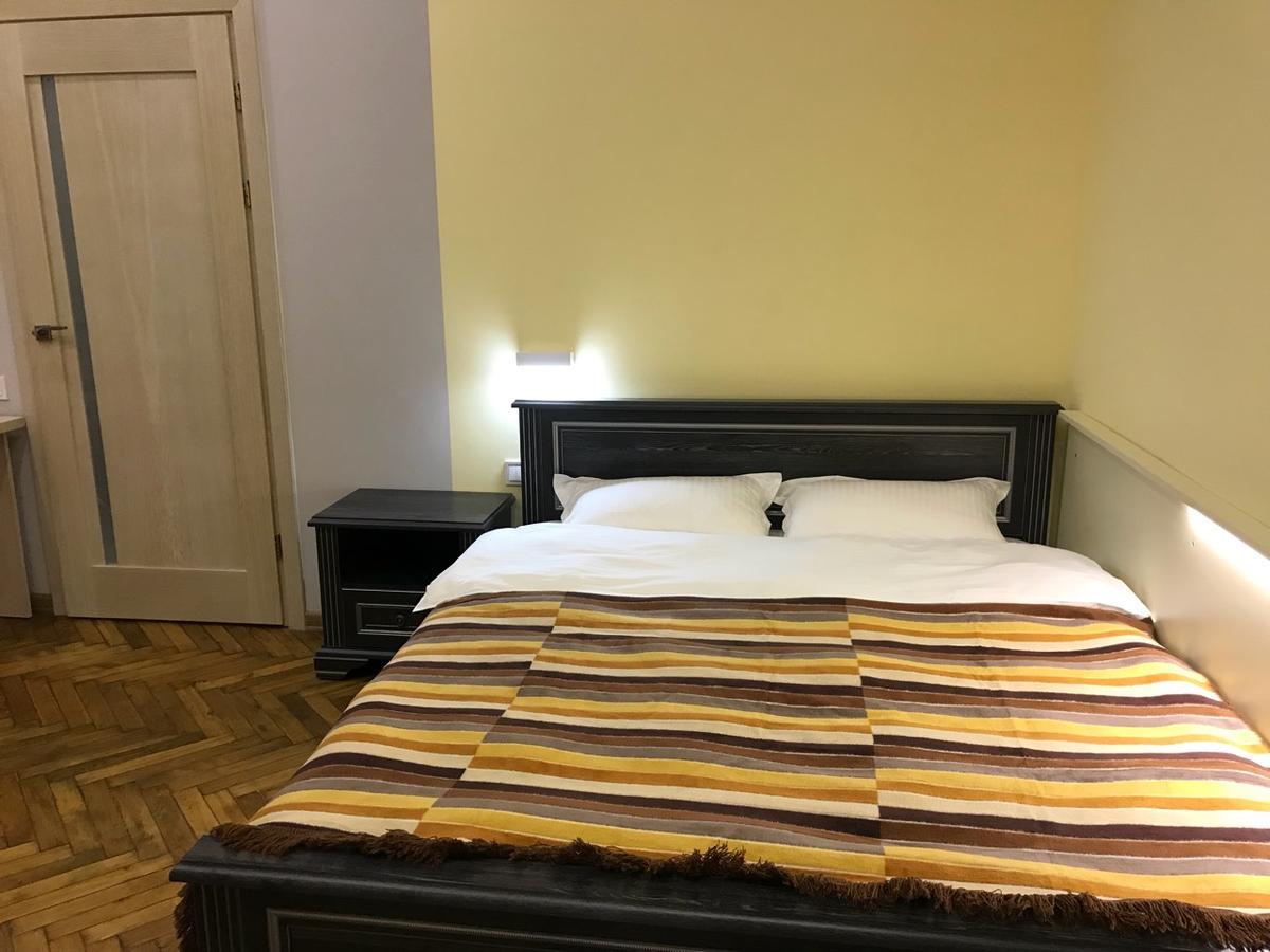 Apartment On Khorvatska Street ลวีฟ ภายนอก รูปภาพ