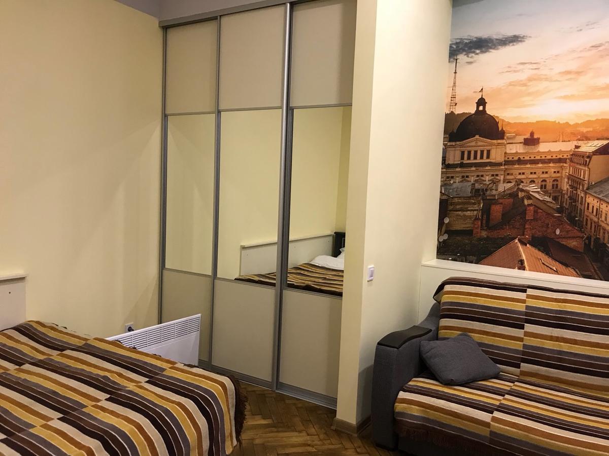Apartment On Khorvatska Street ลวีฟ ภายนอก รูปภาพ