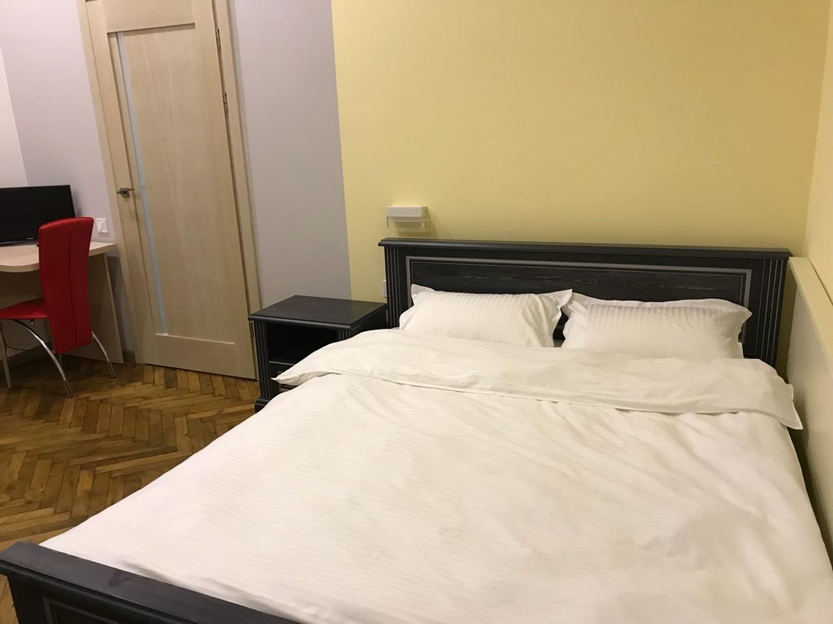 Apartment On Khorvatska Street ลวีฟ ภายนอก รูปภาพ