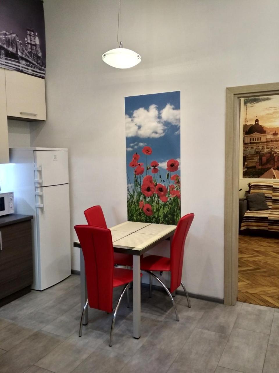 Apartment On Khorvatska Street ลวีฟ ภายนอก รูปภาพ